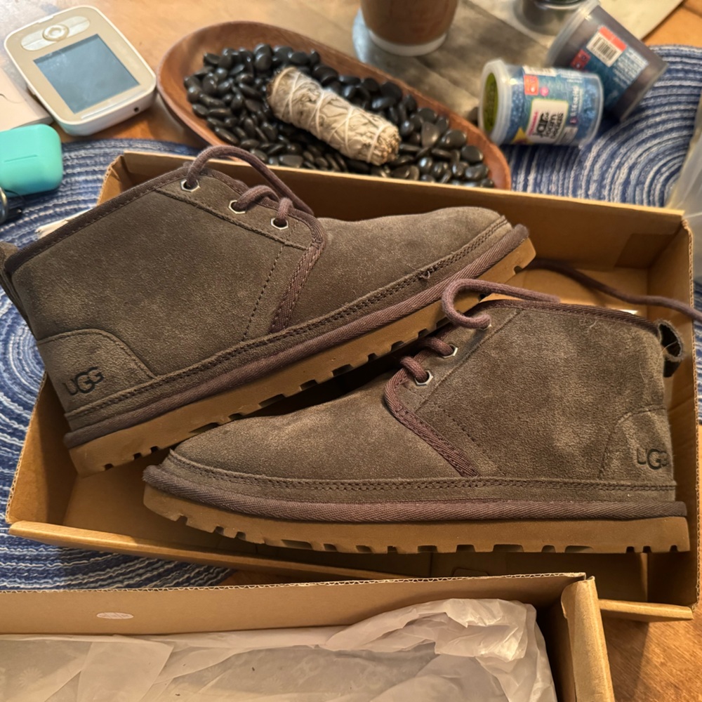 UGG Neumel Chukka Boot in Burnt Olive